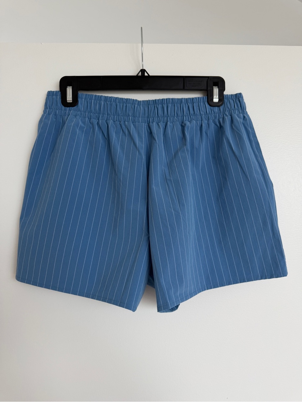 ALO Yoga Pinstripe Daylight Boxer Short - Picture 3 of 7